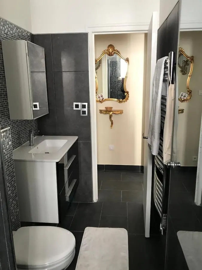 Superbe Appartement Proche De La Butte Montmartre Paris France